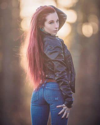 Mary Tsunami Alternative Model With An Epic Booty Porn Pictures XXX