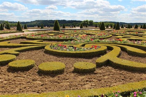 Le Jardin Du Parterre Du Midi Dans Le Château De Versailles France Le