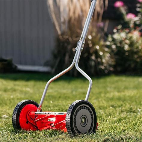 Best Manual Lawn Mower For Your Lawn in 2022