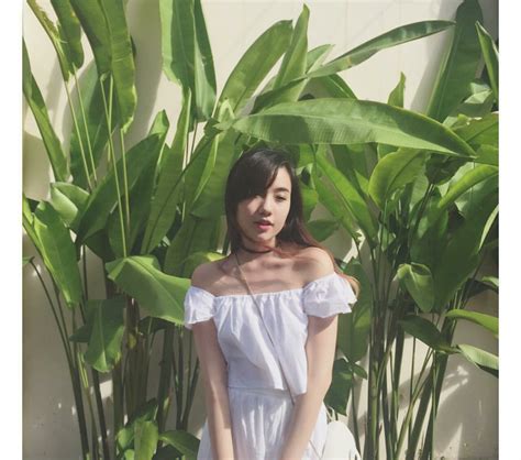 Trong Khi C Th Gi I Thi Nhau Sexy Th Hot Girl N Y V N Ghi I M B I S D Th Ng V Ng T