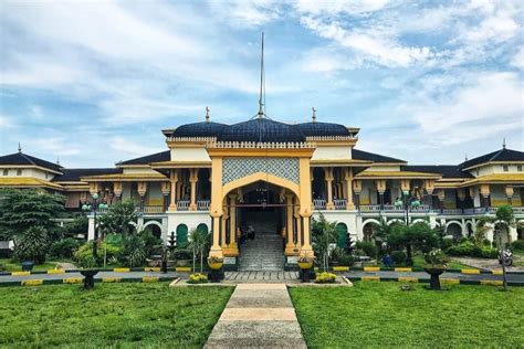 Menyusuri Keindahan Istana Maimun Di Medan Simbol Budaya Dan