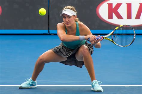 Mỹ nhân quần vợt Bouchard diện bikini tím bỏng mắt