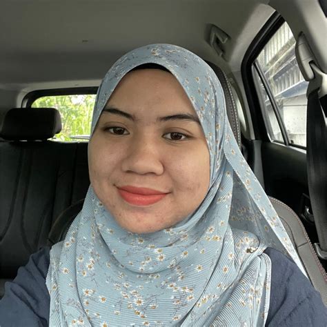 Aina Zubir Senior Executive Amanahraya Trustees Berhad Linkedin