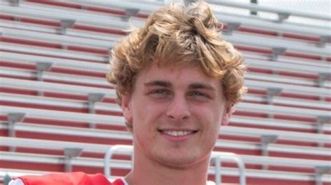 Elk River S Cade Osterman Wins Mfca Mr Football Award Kstp