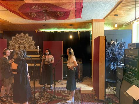 Recording Session auf dem Land Pussy Riot zu Gast im Woodway Studio Kitzbühel