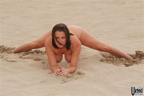 Voluptuous Brunette Strips Her Lingerie On The Beach And Exposes Her Knockers Coedcherry