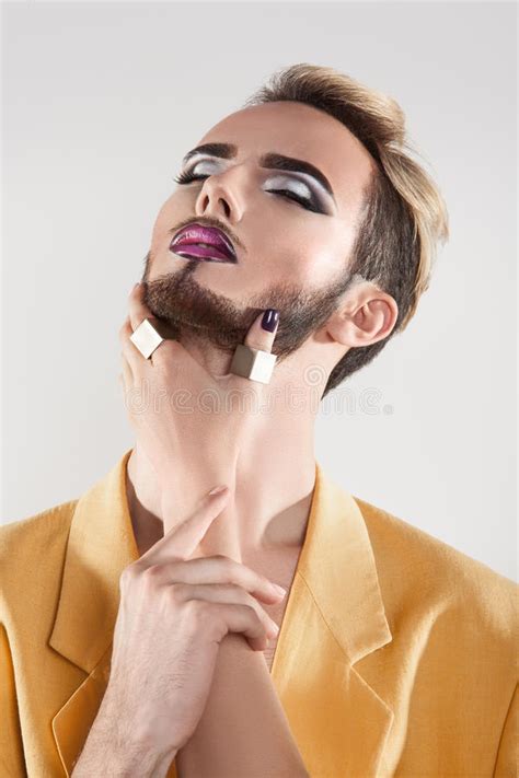 Modelo Gay Joven Con La Piel Sana Y El Maquillaje Imagen De Archivo Imagen De Pelo Lifestyle
