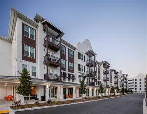 UW Stevens Court: Student Housing and Residential Life Guide 7