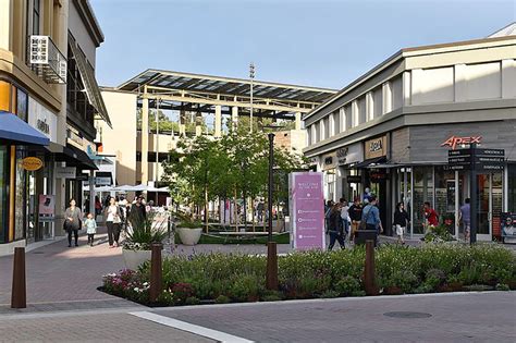 Broadway Plaza Shopping in Walnut Creek | Lauren Fahrer