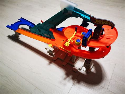 Hot Wheels Motorized Mega Garage Hobbies Toys Toys Games On Carousell
