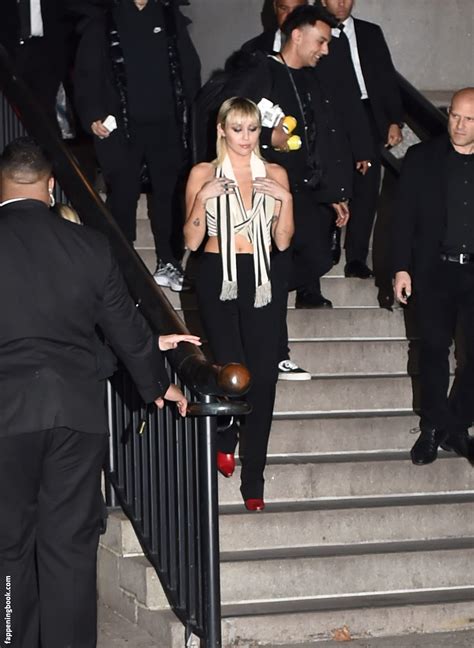 Miley Cyrus Mileycyrus Nude OnlyFans Leaks The Fappening Photo FappeningBook