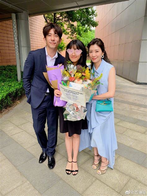 Triệu Mẫn Giả Tịnh Văn vội báo công an khi con gái lớn tuổi bị người lạ doạ đăng ảnh nude