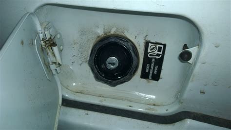 Установил крышки бензобака с замком, Gates и УАЗ. — УАЗ Patriot, 2,7 л ...