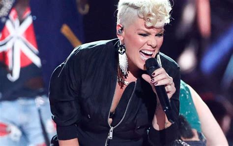 Pink Se Une Al Espect Culo Del Super Bowl Y Cantar El Himno Nacional