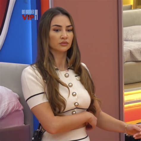 ONA MF On Twitter RT Pinklovesicks Shes Hot And She Knows It