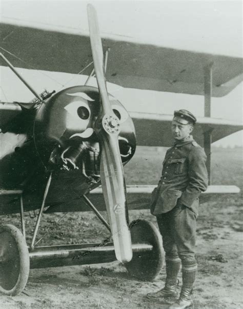 Leutnant Werner Voss with his Fokker F.I triplane, 103/17. (This ...