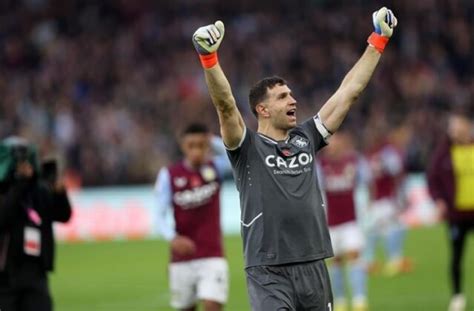 Emiliano Dibu Martínez with two big saves in Aston Villa win vs ...