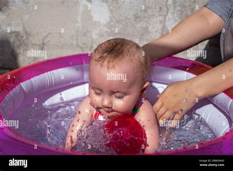 M Dchen Und Mutter Im Bikini Fotos Und Bildmaterial In Hoher Aufl Sung Alamy