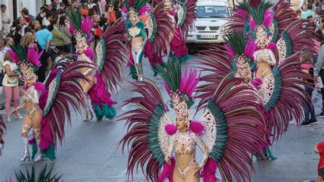 El desfile de carrozas de Blanca registra récord de asistencia con 6