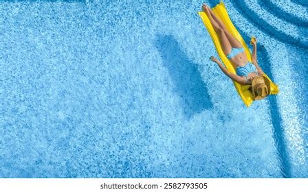 Adolescentes Bikini Images Photos De Stock Objets D Et Images Vectorielles