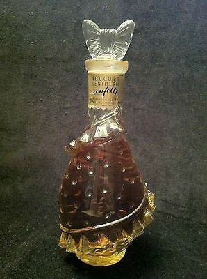 Pin By The Enchanted Lair La Guarid On Fragrances Perfume Bottle