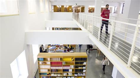 Universit Bicocca Ruba Agli Studenti Sei Computer In Biblioteca