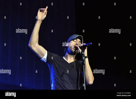 Enrique Igelsias Performing At The Hot 99 5 Jingle Ball In Washington