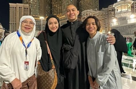 Umrah Bareng Suami Baru Momen Bcl Doakan Almarhum Ashraf Sinclair