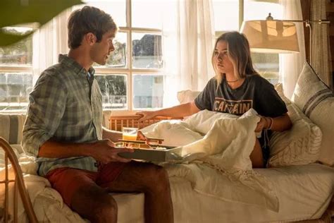 Nervous Madelyn Cline Broke Ice By Farting Before Sex Scene With Outer Banks Co Star Daily