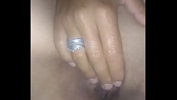 Esposa masturbándose pensando en la polla de XVIDEOS