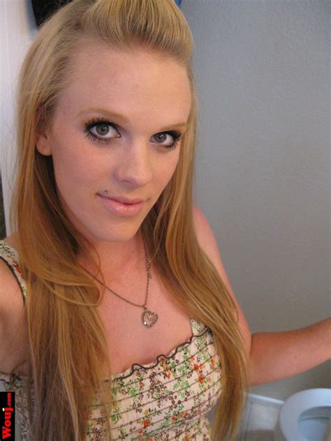 Sexy Amateur Chicks Pose Seductively For Local Photographers Photos