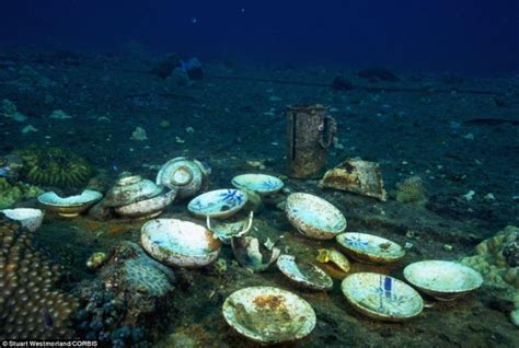 Underwater graveyard of ships - Pictolic