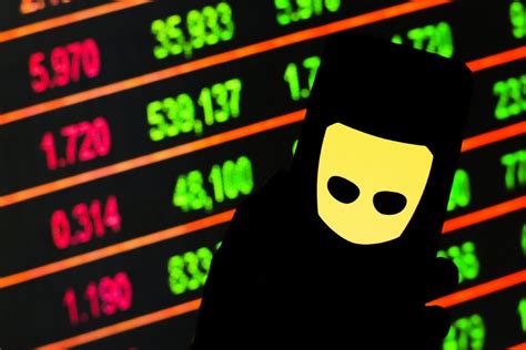 Artista gay resolve explorar o amor em tempos de Grindr em praça pública entenda Pheeno