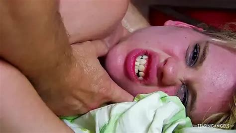 Dicker arsch MILF mit tätowierungen wird gefingert und gefickt xHamster