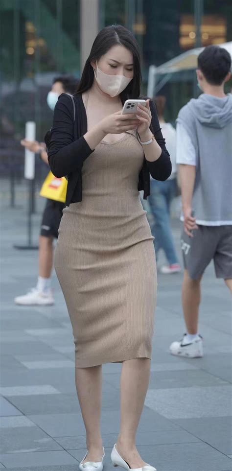 Slightly Fat Is The Perfect Figure Nude Knitted Skirt With White Flat Shoes Elegant In Tacky