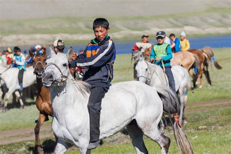 Djeca džokeji u Mongoliji jašu u dobi od samo šest godina