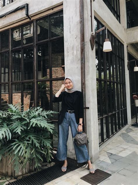 Koleksi 8 Ootd Celana Boyfriend Hitam Paling Keren Ide Outfit Kece