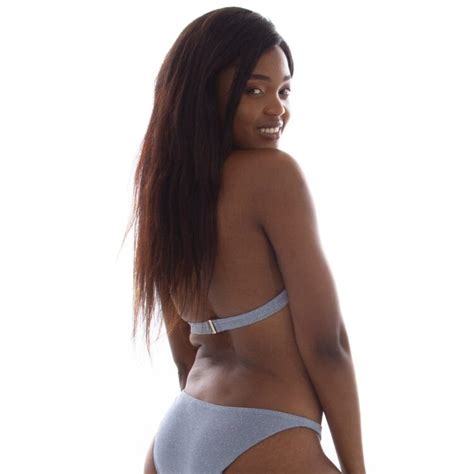 New Hot Sexy Sanaa Jaman Bikini Pics