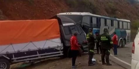 Un Muerto Tras Choque Entre Un Bus Y Un Camión En La Ruta Cochabamba Oruro