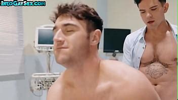 Semental Pasivo Follado A Pelo Por Un M Dico En El Hospital Xvideos