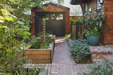 5 Best Raised Bed Garden Layouts from Experts