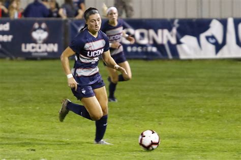 uconn soccer women 4