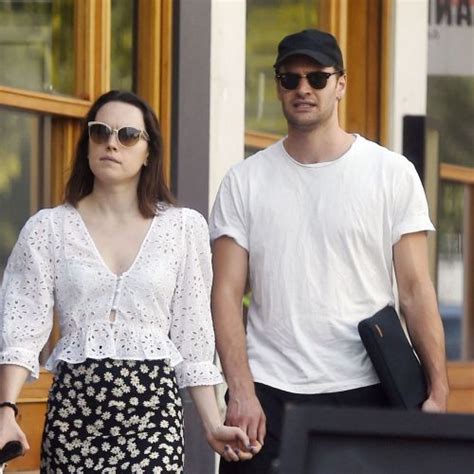 Daisy Ridley En Couple Mariage Secret Avec Tom Bateman Pour L Actrice