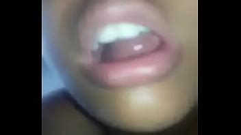 Morena traviesa mostrando su coño XVIDEOS