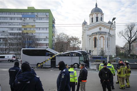 Passengers in Bucharest coach crash returning to Greece | eKathimerini.com