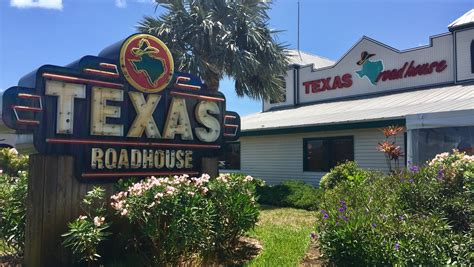 Breastfeeding mom sues Texas Roadhouse for being told to cover up