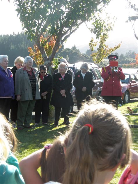 Reveille25apr08 Akatarawa Cemetery Upper Hutt Anzac Day Ennavic