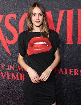 Behind Nell Verlaque's Thanksgiving Premiere Look | Who What Wear