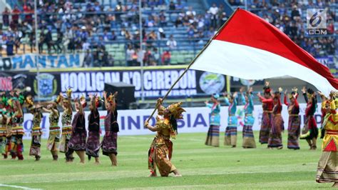 Foto Tarian Kolosal Warnai Pembukaan Turnamen Piala Presiden 2018