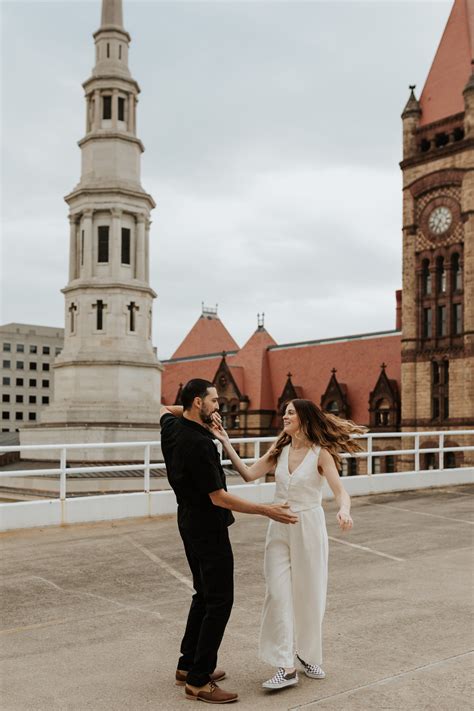 Melyssa and Tyler // Downtown Cincinnati Rooftop — Karly Christine